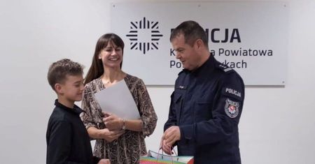 12-latek znalazł w śniegu foliowy woreczek. W środku było dużo pieniędzy
