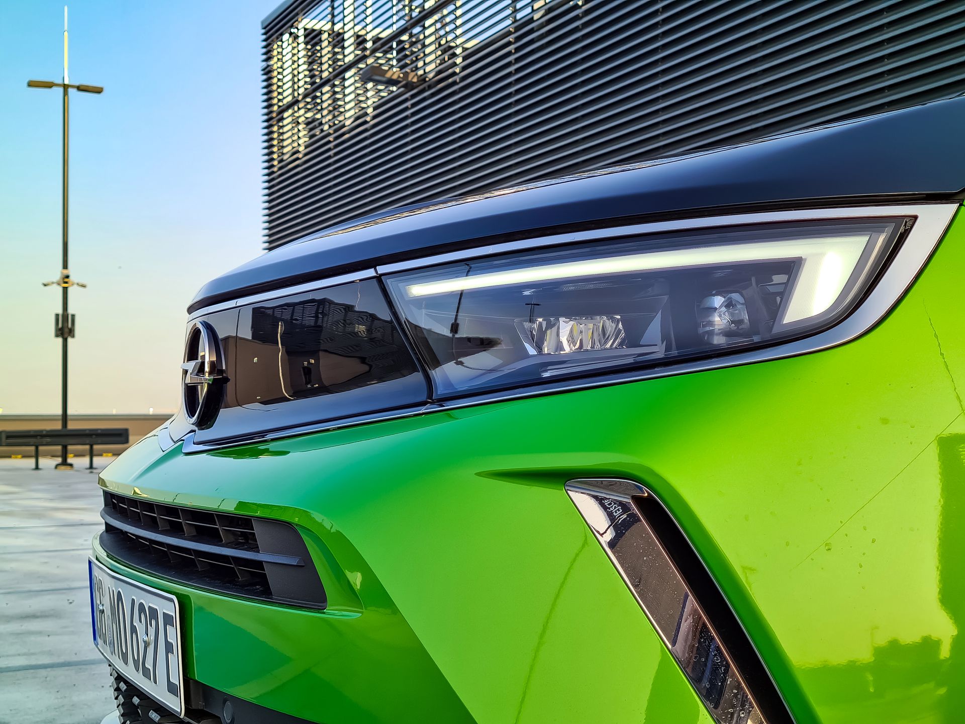 Opel Mokka-e: Systemy bezpieczeństwa i wsparcia kierowcy oraz nowy system info-rozrywki 5