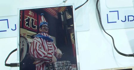 Elektroniczny papier wyświetlający filmy