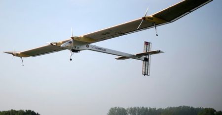 Samolot na słońce Solar Impulse zakończył pierwszy międzykontynentalny lot