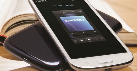 Samsung Galaxy S4: Super AMOLED, 5 cali, Full HD