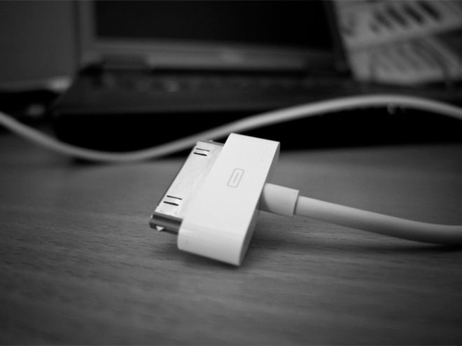 Hakują iPhone'y przez... ładowarki