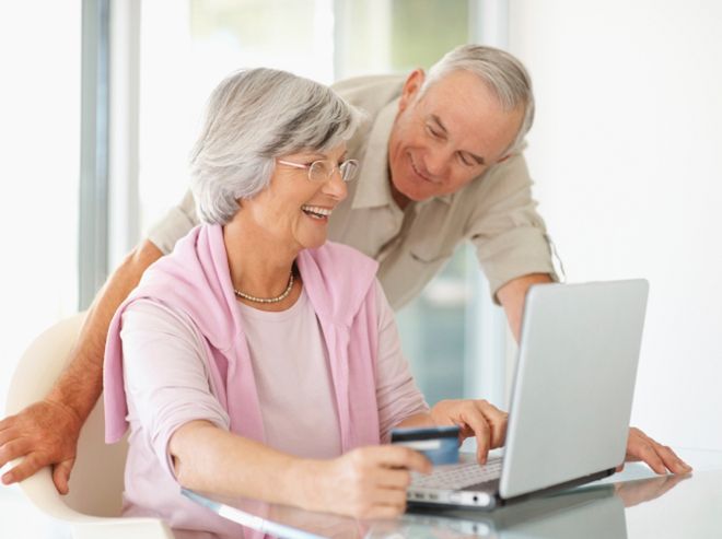 Seniorzy kupują przez internet