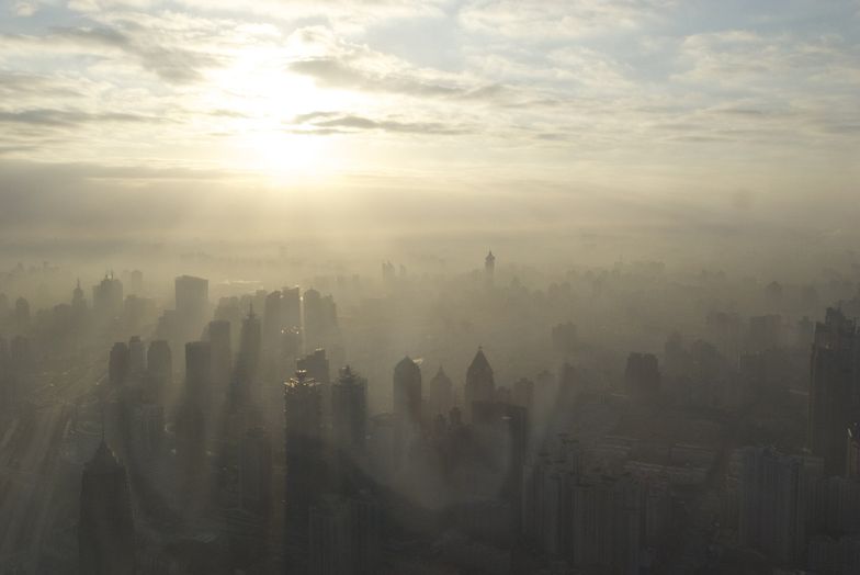 Czarne chmury opadły na giełdę w Szanghaju