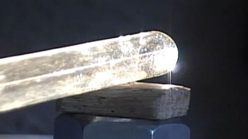 Domowej roboty laser zasilany ludzkim oddechem [wideo] 1