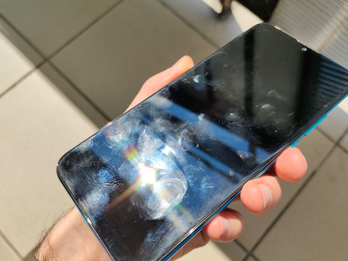 Motorola Moto G8 Power Lite pokazuje, że duża bateria i poręczna obudowa mogą iść w parze [pierwsze wrażenia] 5