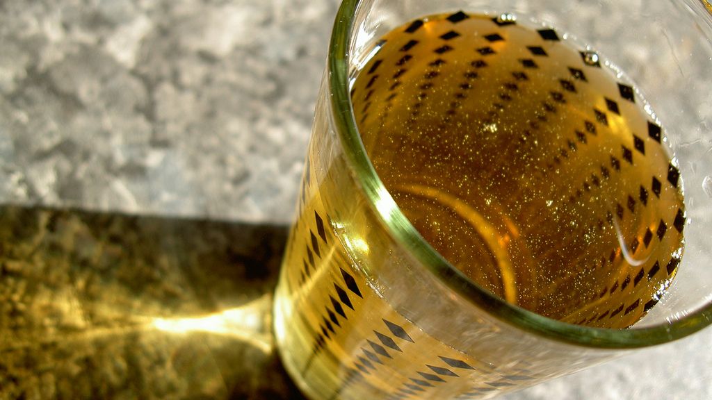 Sos jabłkowy w puszce z dodatkiem cukru, z witaminą C