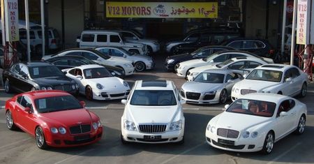 Czym się jeździ w Zjednoczonych Emiratach Arabskich? [galeria]
