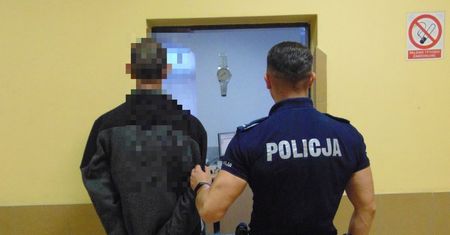 Pijany wiózł trójkę dzieci. Znaleźli go w zaroślach