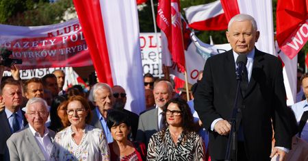 Brakuje pieniędzy na wiec PiS. "Nie ma kasy na autokary dla działaczy"