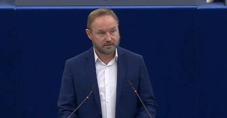 Pokazał co robi w Parlamencie Europejskim. "Pan jest poważny?"
