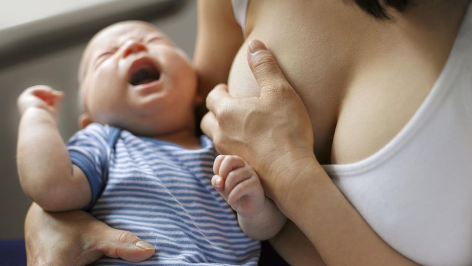 Wiele kobiet nie radzi sobie z presją karmienia piersią