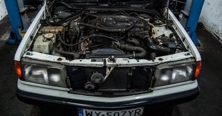 Jazda youngtimerem - cz. 8: zimowe naprawy mercedesa 190E W201