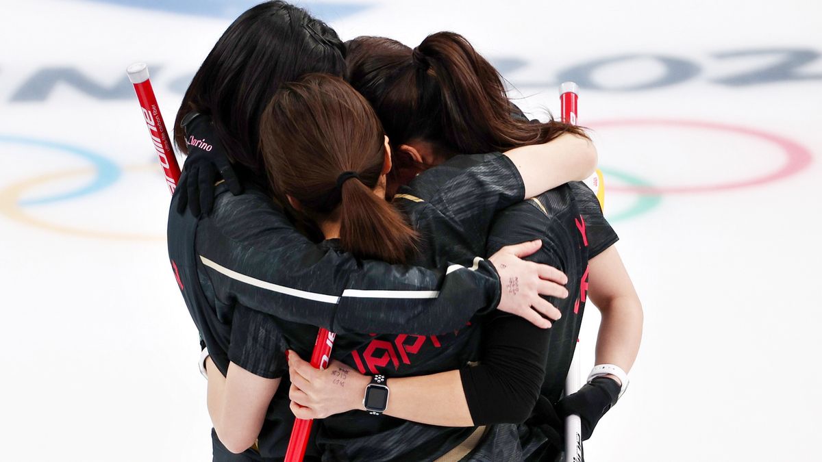 Zdjęcie okładkowe artykułu: PAP/EPA / JEROME FAVRE  / Na zdjęciu: reprezentantki Japonii w curlingu