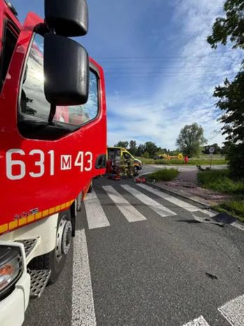 Jeżówka: Poważne zderzenie dwóch aut na DK50. Jedna osoba była reanimowana. Droga zablokowana