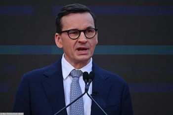 Politycy PiS nieoficjalnie: Morawiecki chce, żeby wyrzucono go z partii