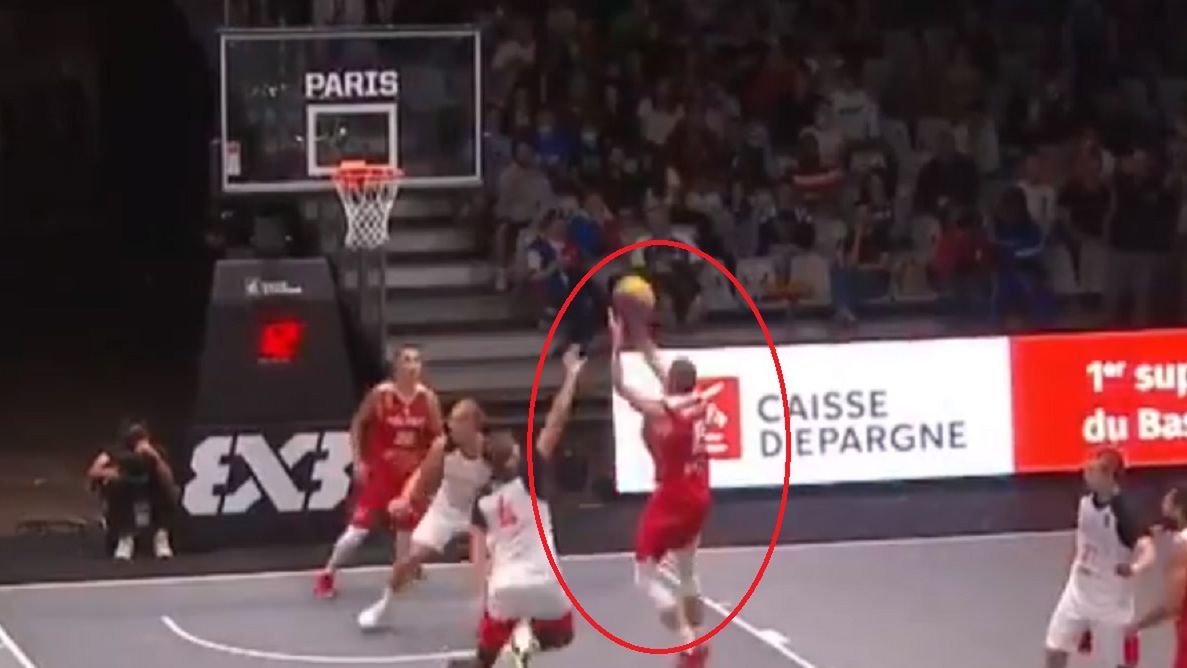 Twitter / twitter.com/FIBA3x3 / Rzut Zamojskiego, który dał brązowy medal