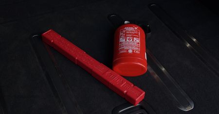 Obowiązkowe wyposażenie pojazdu – o czym kierowcy muszą pamiętać przed podróżą?