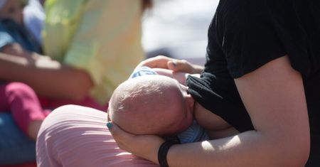 Karmienie piersią może uodparniać na raka piersi