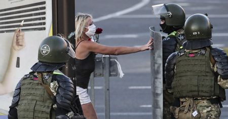 Białoruś. Protesty trwają, ale siły się kończą? "Ludzie są zmęczeni i przestraszeni"
