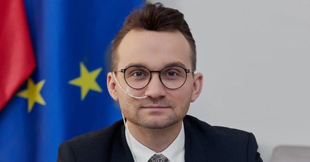 Jest posłem, korzysta z sondy. Teraz zwrócił się do Kaczyńskiego