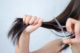 Jak samodzielnie obciąć włosy w domu?
