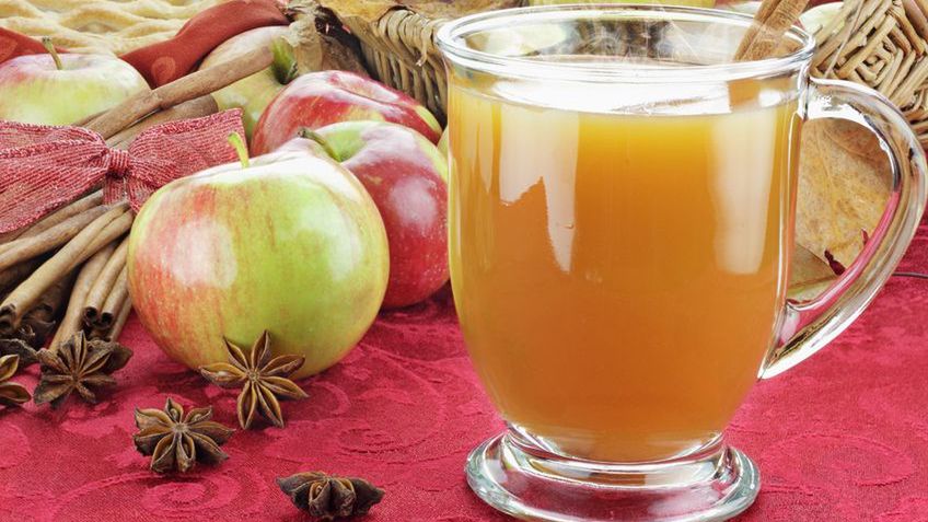 Sok jabłkowy z soku zagęszczonego bez dodatku cukru, z witaminą C, rozcieńczony wodą 1:3