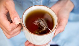 Gorąca herbata z rumem – szybki sposób na raka. Badania nie pozostawiają złudzeń