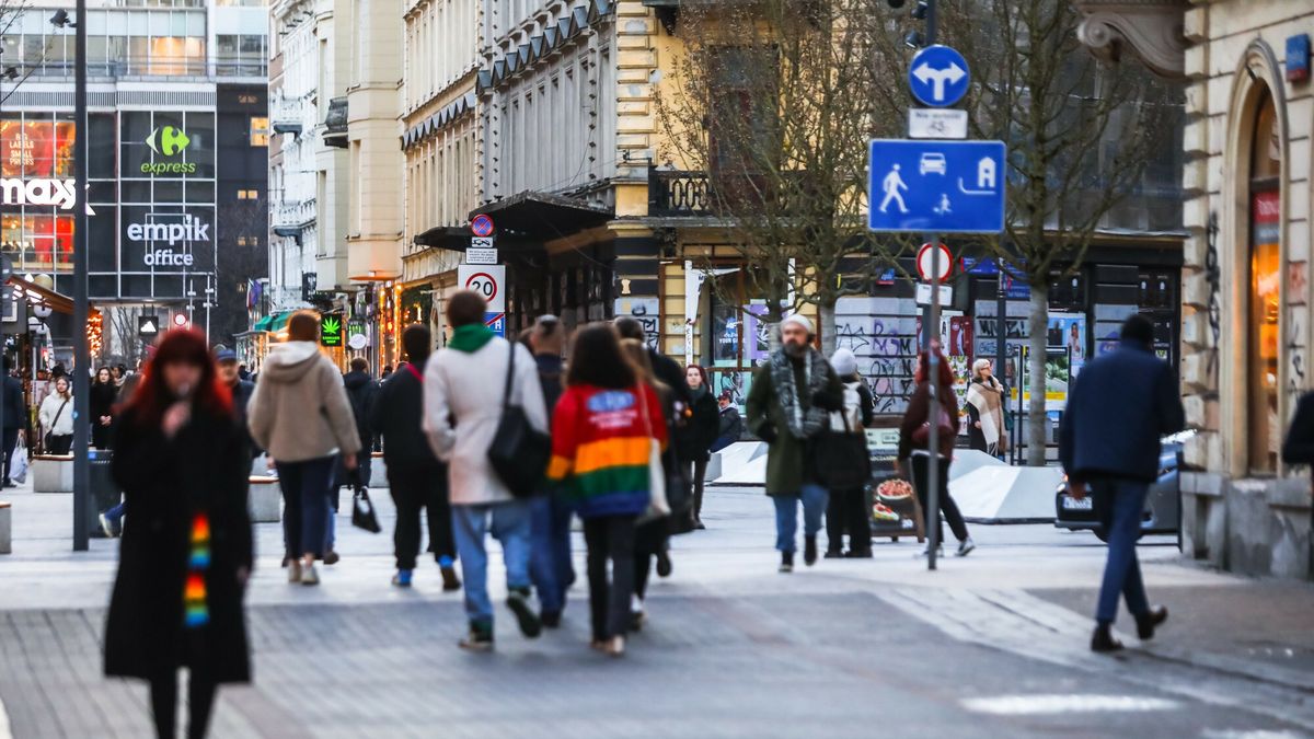 reporter_baza_2023-03
21.03.2023 Warszawa Srodmiescie Ulica Chmielna Widok w kierunku pasazu Stefana Wiecheckiego Wiecha?fot. Adam Burakowski/REPORTER
Adam Burakowski/REPORTER