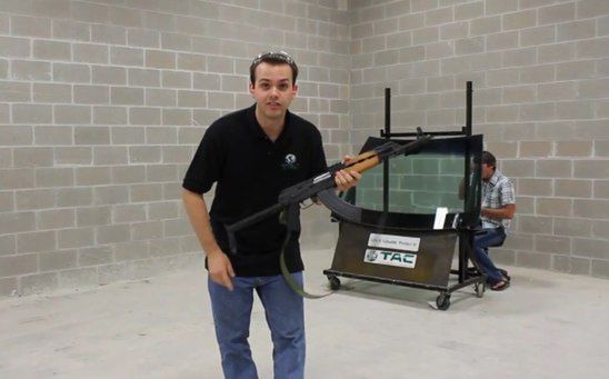 Jakie to uczucie, kiedy strzelają do Ciebie z AK-47? [wideo] 1