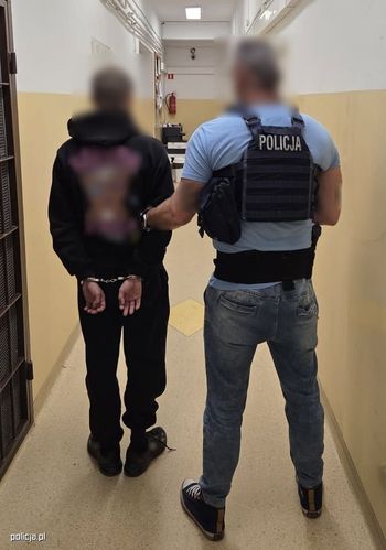 Sami wezwali policję, a potem uciekli. Dwóch 16-latków brutalnie pobiło taksówkarza