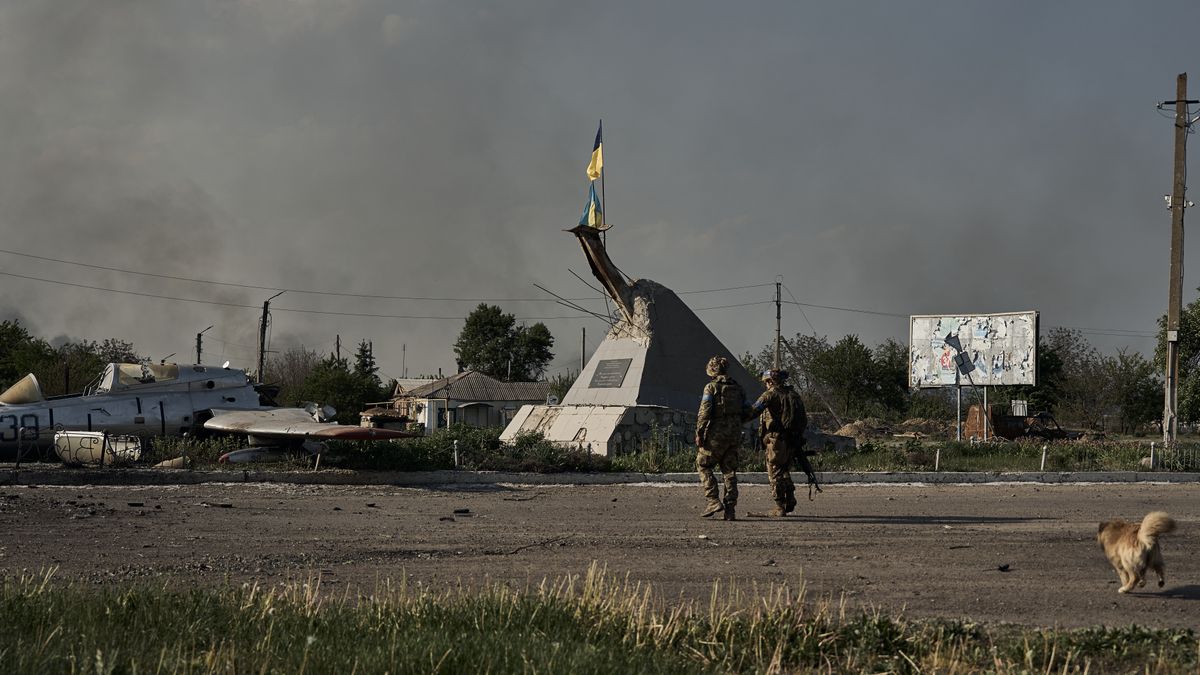 VOVCHANSK, UKRAINE - MAY 20:Two soldiers walk towards a Soviet-era memorial as the assault brigade defend the frontline in the Ukrainian boarder city of Vovchansk, in Chuhuiv Raion, Kharkiv Oblast, which is bombarded daily by heavy artillery on May 20, 2024 in Vovchansk, Ukraine. In recent days, Russian forces have gained ground in the Kharkiv region, an area that Ukraine had largely reclaimed in the months following Russia's initial large-scale invasion in February 2022.(Photo by Kostiantyn Liberov/Libkos/Getty Images)