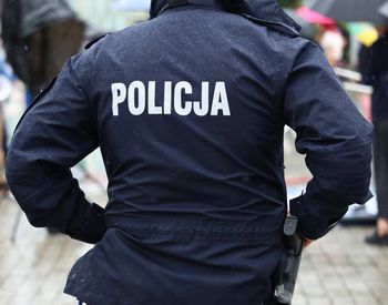 Powalili na ziemię i dusili. Brutalny atak na policjanta we Wrocławiu