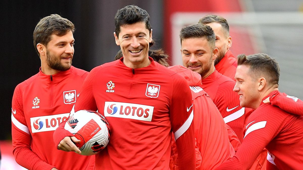 reprezentanci Polski Robert Lewandowski na pierwszym planie