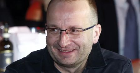 Pokazał dorosłego syna. Mówi o maturze i hipokryzji