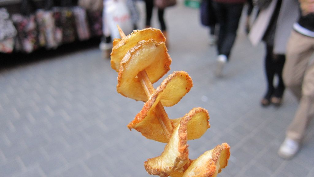 Przekąska ze smażonego ziemniaka