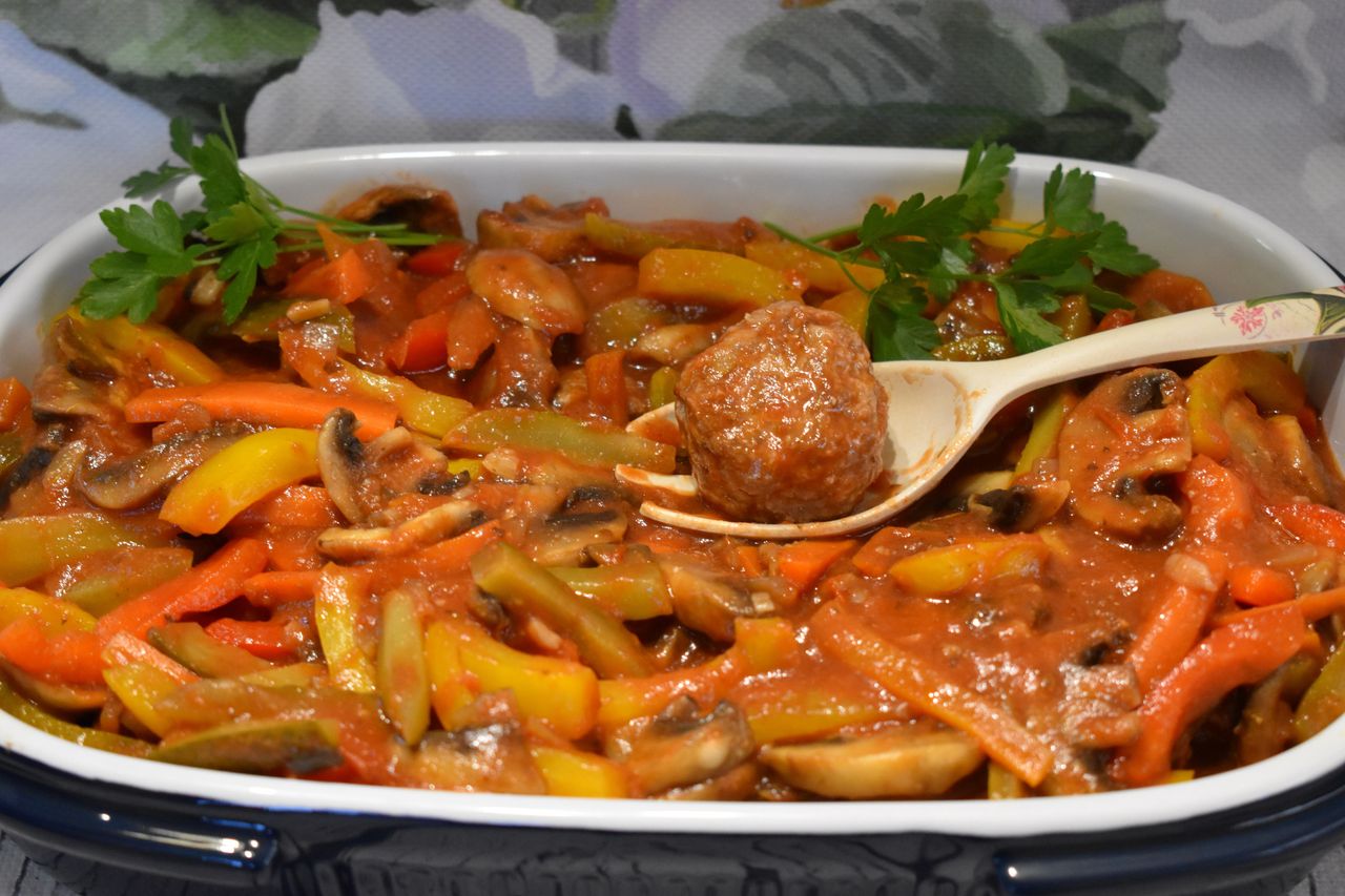 Pulpeciki w aromatycznym warzywnym sosie