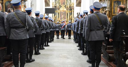 Księża szkolą się pod okiem policji. Mają zadbać o pieniądze parafian