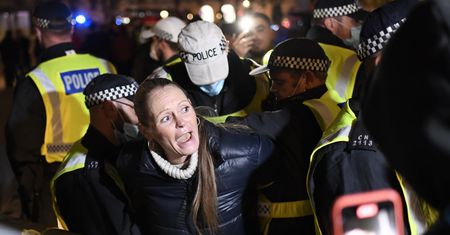 Koronawirus. Anglia. Lockdown wywołał protesty, blisko 200 osób aresztowanych