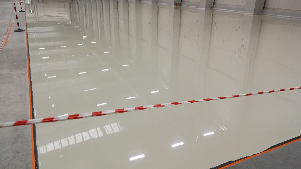 Posadzki żywiczne są wytrzymałe i odporne na środki chemiczne