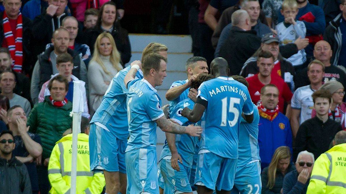 PAP/EPA / Na zdjęciu: Piłkarze Stoke City