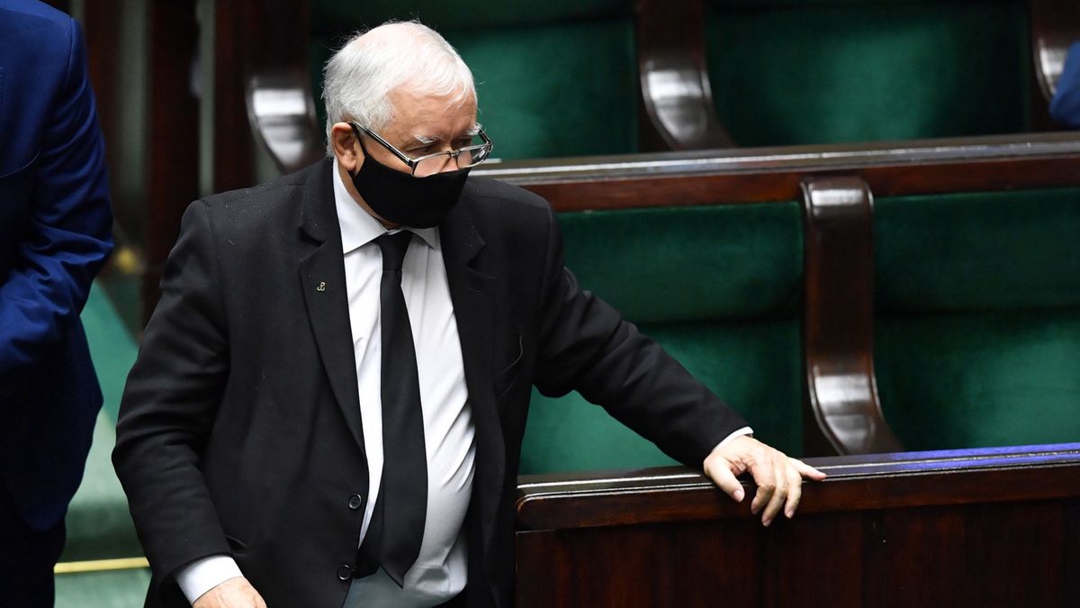 Jarosław Kaczyński wyszedł z sali obrad
