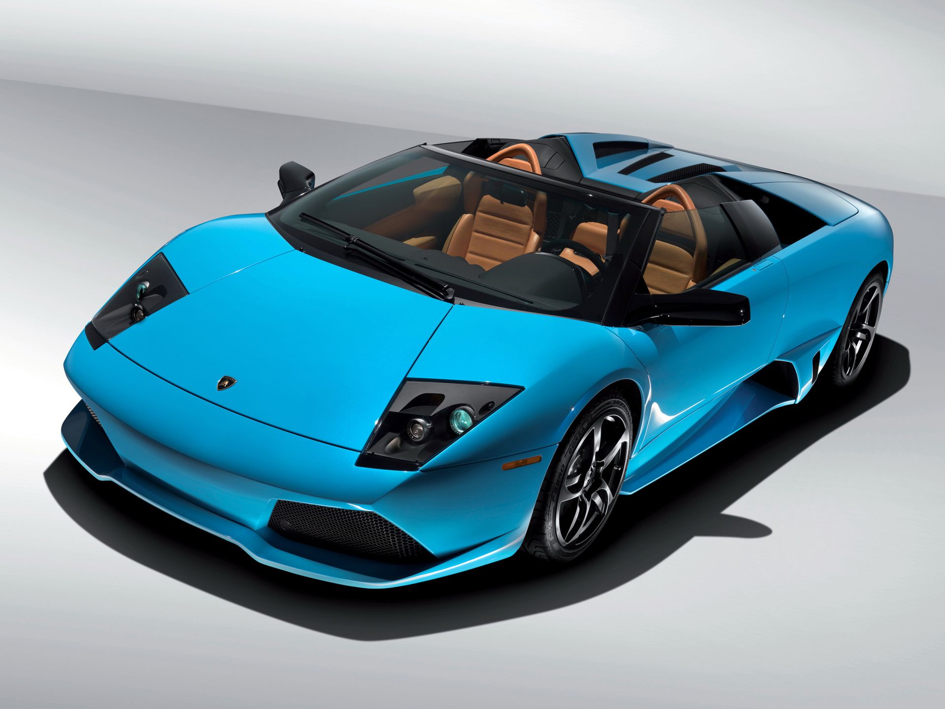 Od dekad z V12: ewolucja hipersamochodów Lamborghini 83