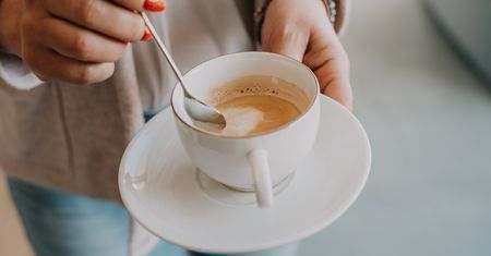 Zamiast do sałatki, wlej do kawy. Chroni przed udarem, zbija wysoki cholesterol