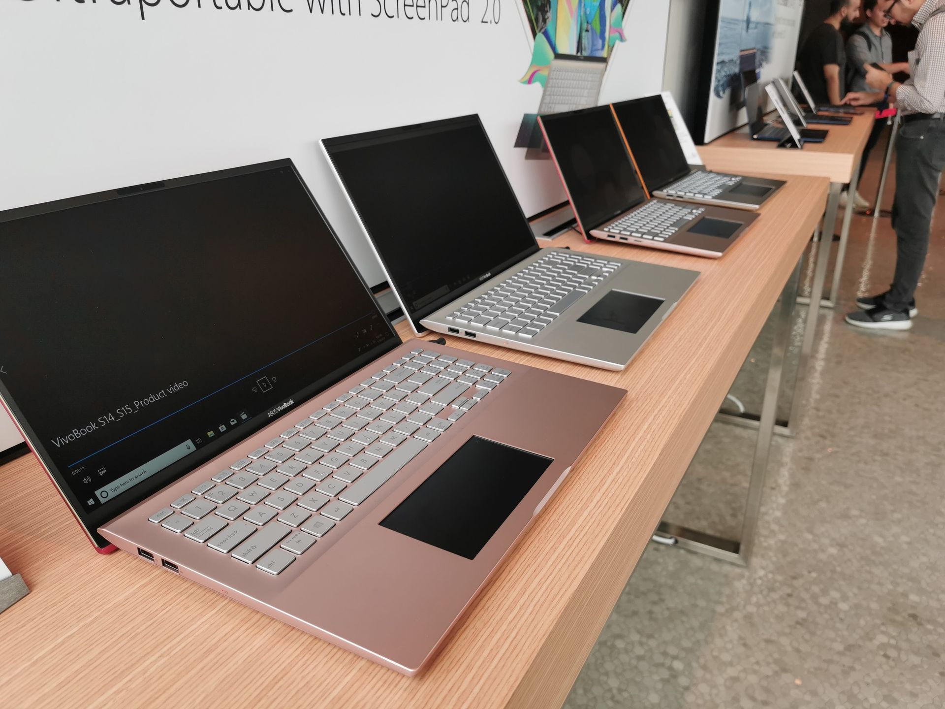 Nowe laptopy ASUS VivoBook, fot. Bolesław Breczko.