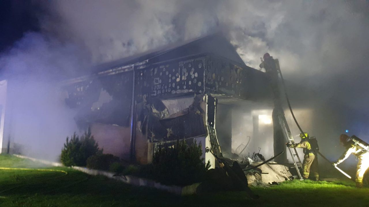 Nocny pożar domu pod Lublinem. Kilka godzin działań gaśniczych