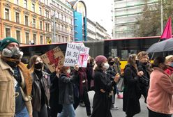 Wrocław. Strajk Kobiet. "Rząd nie ciąża, da się usunąć". Policja szarpała Biedronia