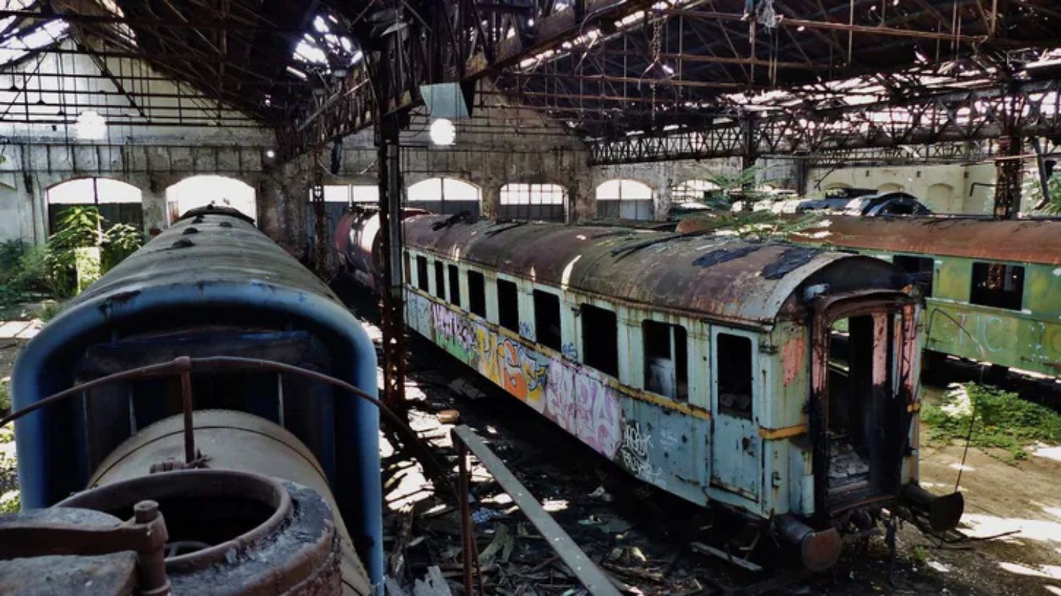 Opuszczone cmentarzysko pociągów pod Budapesztem