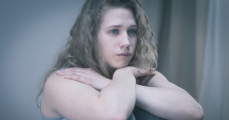 "Miałam takie poczucie, że nie istnieję".  W psychiatryku nastolatkowie walczą o życie