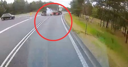 Wpadł w poślizg ciężarówką. Kierowca osobówki nie miał szans